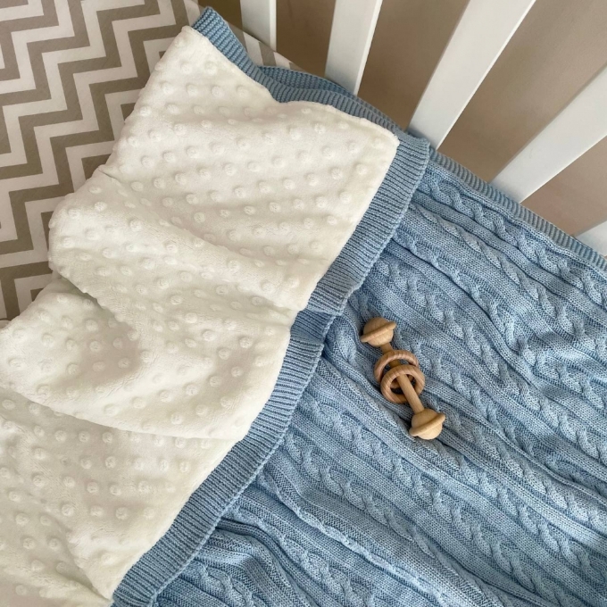 Paturica bebe Deluxe din bumbac si tesatura minky albastru (2)